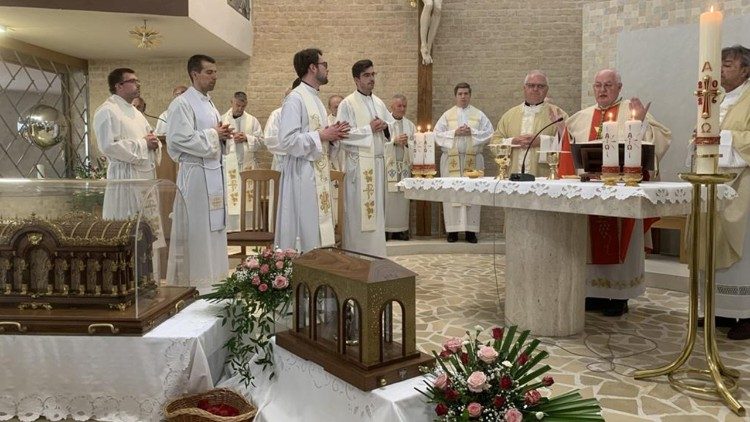 Biskup Vlado Razum predvodio misno slavlje pored relikvija u Mariji Bistrici (Foto: Organizacijski odbor za pohod relikvija sv. Male Terezije)