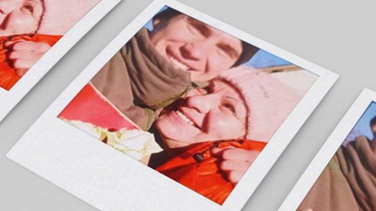 Lyubov in una foto con il suo "Sashunia", il figlio Oleksandr morto al fronte nel 2024