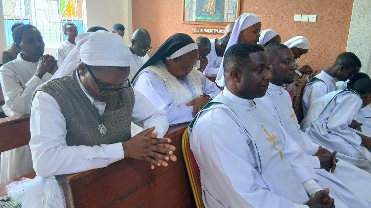 Kuabudu Yesu katika Kikanisa Kipya cha kuabudia