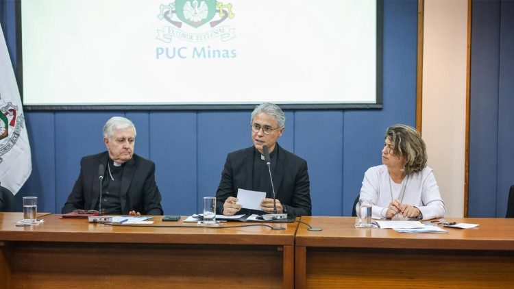Cerim&ocirc;nia de formatura da primeira turma do curso de p&oacute;s-gradua&ccedil;&atilde;o lato sensu em Mudan&ccedil;a Global do Clima: 