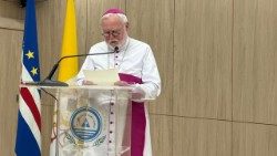 El secretario para las Relaciones con los Estados y las Organizaciones Internacionales en una conferencia en Cabo Verde
