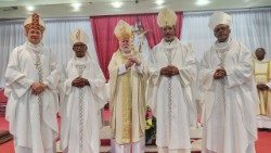 Monsignor Gallagher vid mässan i Nossa Senhora da Graça, Praia, Kap Verde
