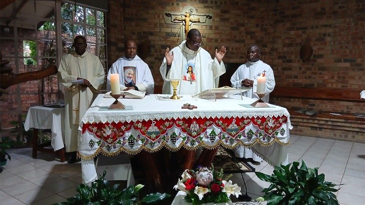 Celebra&ccedil;&atilde;o durante o semin&aacute;rio da IMBISA, no Centro de Retiros Padre Pio, em Pret&oacute;ria