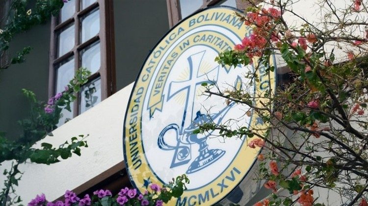Emblema de la Universidad Cat&oacute;lica de Bolivia