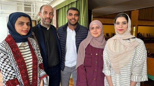 Estudantes vindos de Gaza chegam a Roma, encontram o Papa e esperam ter uma vida digna