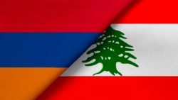 Հայաստանի եւ Լիբանանի դրօշակները