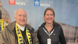 Kardinal Nemet mit Christine Seuss am Vatican Media Stand auf dem Katholikentag in Würzburg