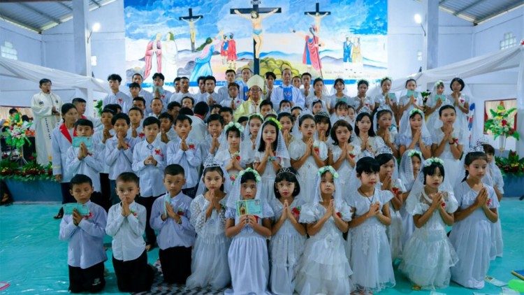 Corsi di formazione per bambini cattolici e buddisti