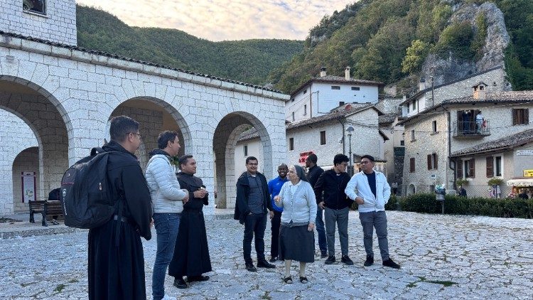 Irm&atilde; Maria At&iacute;lia, da Fam&iacute;lia Consolata, &eacute; uma das cinco mission&aacute;rias em Roccaporena desde 2025