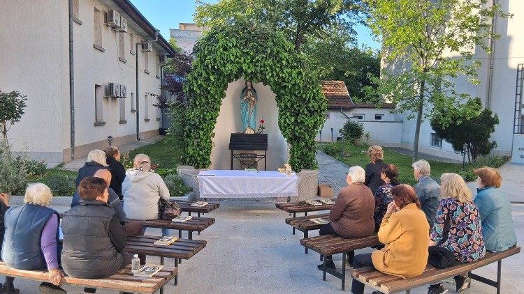 Майска набожност в Белене