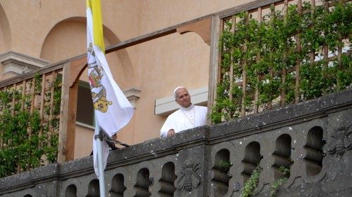 Papa se transfere hoje &agrave; tarde a Castel Gandolfo para a pausa de ver&atilde;o