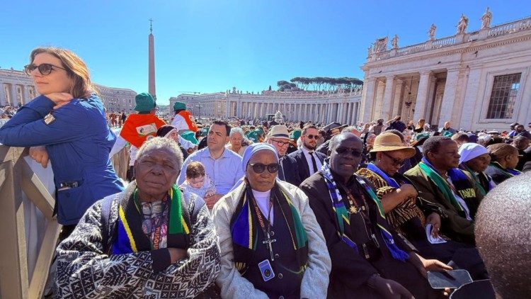 Mahujaji Kutoka Tanzania wakati wa Katekesi ya Papa Leo XIV 20 Mei 2026