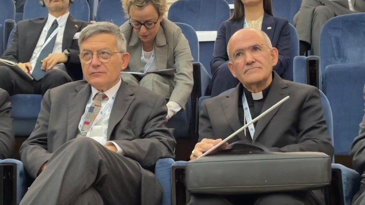Paolo Ruffini a Kardin&aacute;lTolentino de Mendon&ccedil;a počas konferencie
