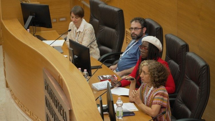 Los ponentes de la segunda sesi&oacute;n de la conferencia internacional en la Pontificia Universidad Urbaniana, el jueves 21 de mayo de 2026