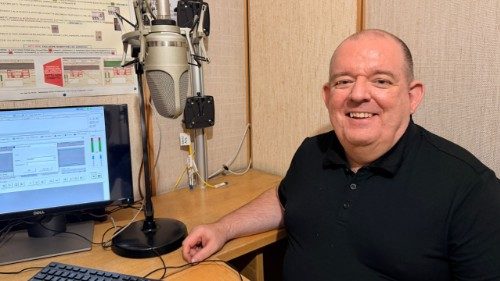 Astrofyzik P. G&aacute;bor SJ: Zdvihn&uacute;ť pohľad hore prospieva psychike i duši