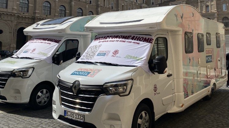Duschmobile der SkF im Belvedere-Hof