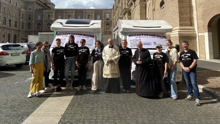 Die Delegation aus Berlin gemeinsam mit Kardinal Parolin und Erzbischof Koch