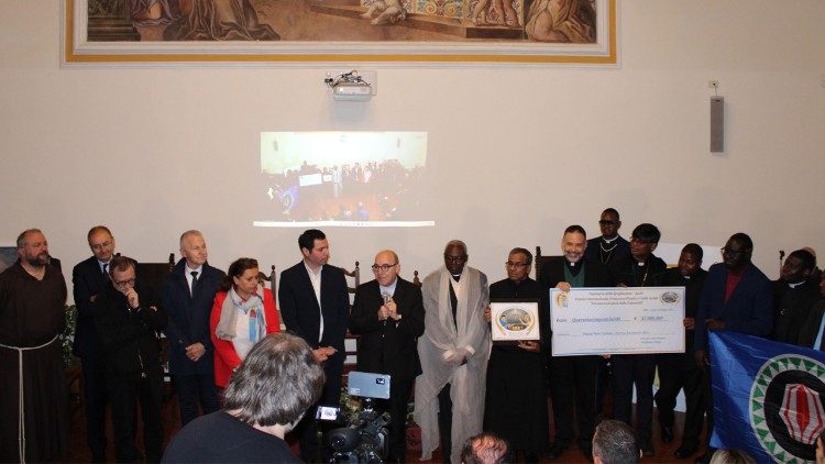 A delegation of people from Papua New Guinea and the Congregation of Holy Cross receiving the award in Assisi 