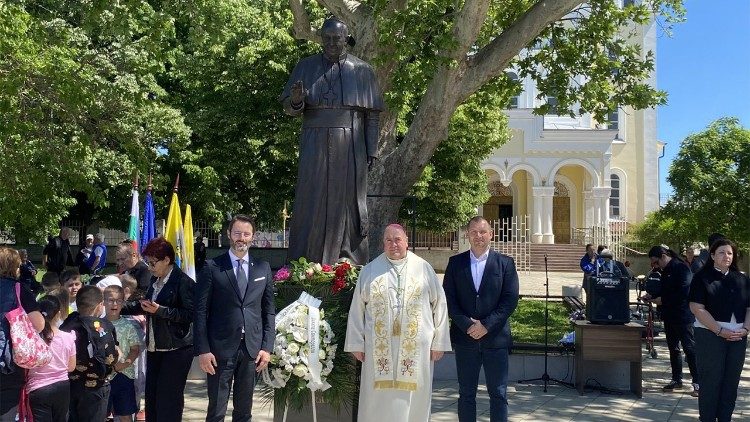 Откриване на паметника на папа Франциск в Раковски