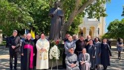 Паметникът на папа Франциск в Раковски