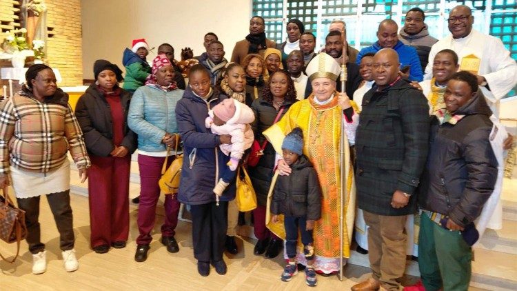 Des membres de la communaut&eacute; africaine catholique francophone du dioc&egrave;se de Forl&igrave;-Bertinoro en Italie