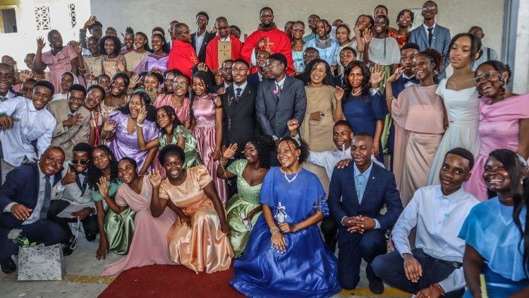Fi&eacute;is da Beira no dia do Pentecostes