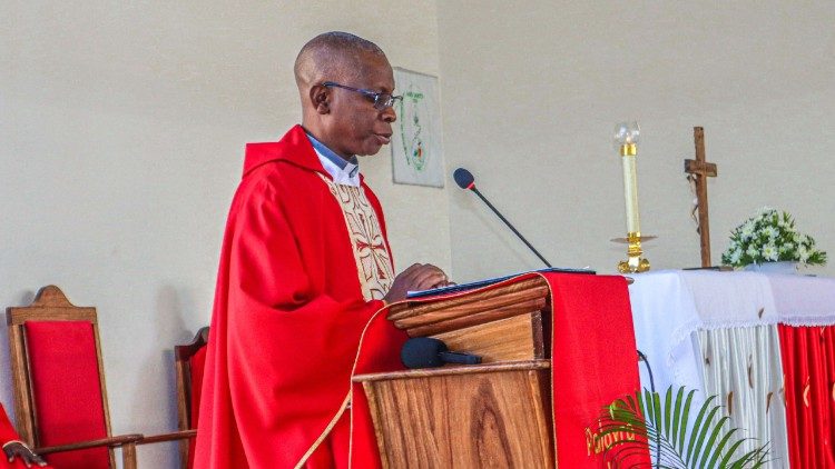 Arquidiocese da Beira - Missa de Pentecostes na Catedral 