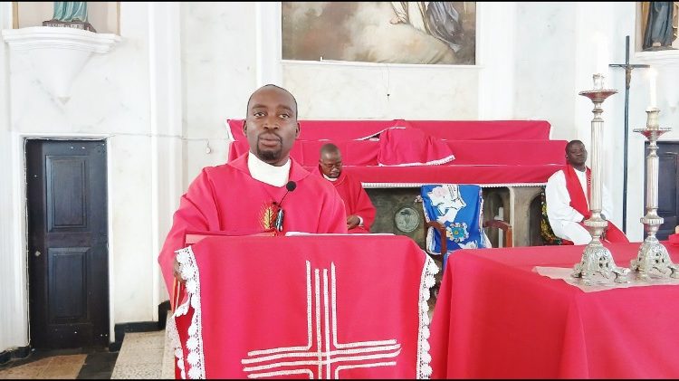 P. Salvador Bernardo - Missa do Pentecostes, na Arquidiocese de Nampula