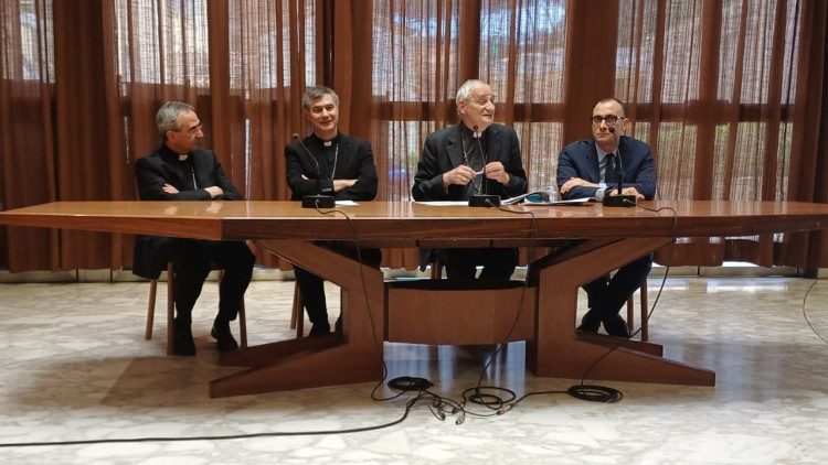 La conferenza stampa della CEI nell'Atrio dell'Aula Paolo VI, a margine della 82.ma Assemblea generale dei vescovi italiani. 