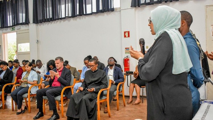 Ora&ccedil;&atilde;o ecum&eacute;nica dos jovens da UCM sob o lema: “Muitas vozes, uma s&oacute; esperan&ccedil;a: peregrinos da Paz”
