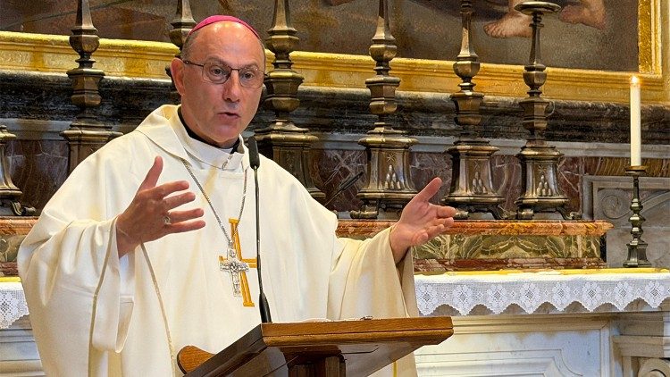 Abp Wojciech Polak przewodniczący Mszy św. przy grobie św. Jana Pawła II (© ks. Paweł Rytel-Andrianik)