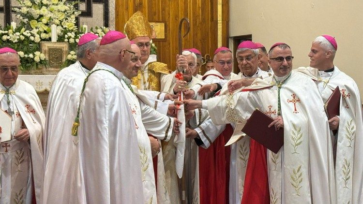 Uroczystość intronizacji Polisa III Nony w obecności hierarch&oacute;w kościelnych