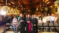 Ks. Paweł Ptasznik z uczestnikami spotkania w Częstochowie. Fot. Agnieszka Syc