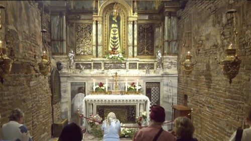 Loreto prega con il Papa: i grandi del mondo diventino strumenti di pace
