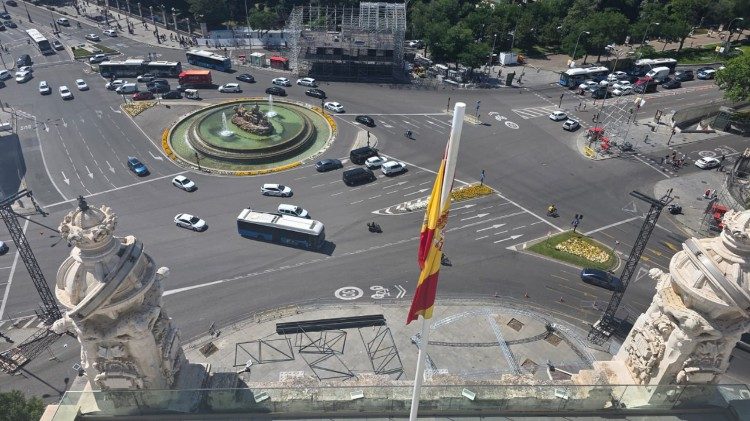 Preparativi a Madrid per accogliere il Papa