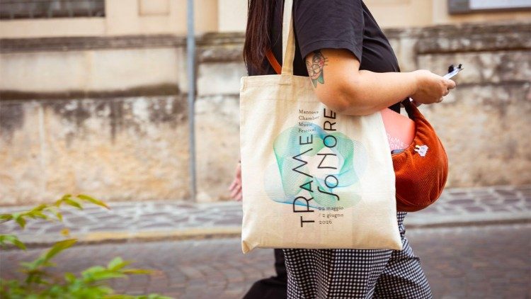 Una borsa con il logo di "Trame Sonore"