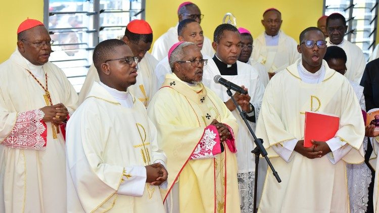 Askofu Ruwa'ichi ameongoza Ibada ya Misa Takatifu