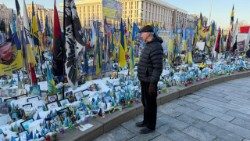 El cardenal Timothy Radcliffe en visita a Kiev