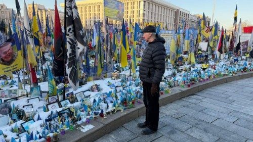 El cardenal Radcliffe en Ucrania: la guerra no es inevitable, la paz prevalecer&aacute;