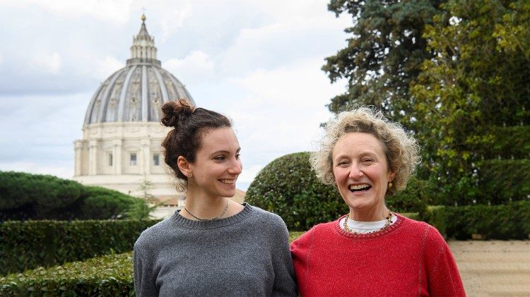 2026.03.03 La violinista Misia Iannoni Sebastianini e la pianista Linda Di Carlo prima della registrazione in Sala Assunta"
