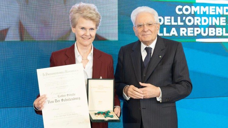 Esther Sibylle von der Schulenburg premiata da Mattarella al Quirinale 