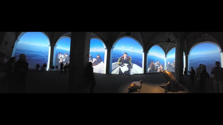 L'installazione "Rotta" nella Sala d'Arme di Palazzo Vecchio