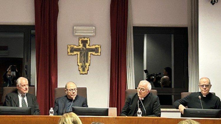 Il tavolo dei relatori