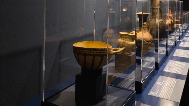 Vasi e brocche, dalla mostra "Cipro e Italia. Identità culturali condivise all'alba della storia"