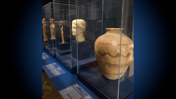 Urna funeraria, dalla mostra "Cipro e Italia. Identità culturali condivise all'alba della storia"