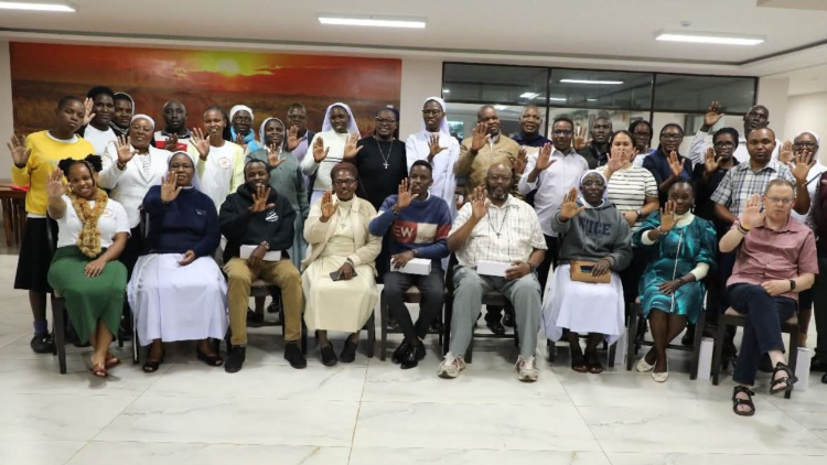 Člensk&eacute; kongregace sdružen&iacute; Talitha Kum Kenya na fotografii během jejich gener&aacute;ln&iacute;ho shrom&aacute;žděn&iacute;