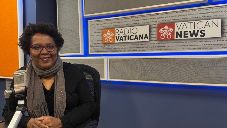 Mariangela Jaguraba atua na redação em língua portuguesa da Rádio Vaticano - Vatican News