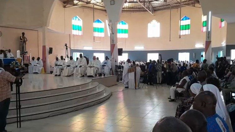 Un momento de la celebraci&oacute;n Eucar&iacute;stica