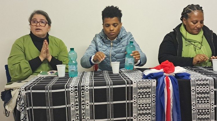 As tr&ecirc;s docentes da Uni-CV vindas a Roma: Eliane Semedo, Celeste Fortes, F&aacute;tima Fernandes, no encontro com a Comunidade cabo-verdiana em Roma