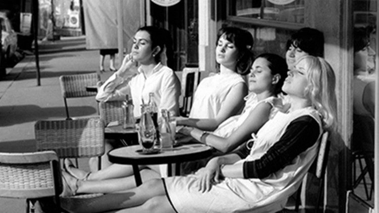 Robert Doisneau Les coiffeuses au soleil, Paris 1966 Stampa fine art su carta ai sali d’argento da negativi originali, 40x30 cm &copy; Atelier Robert Doisneau